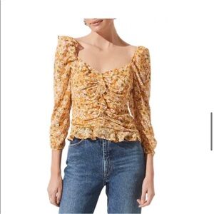 ASTR THE LABEL Ruched floral Sleeve Blouse